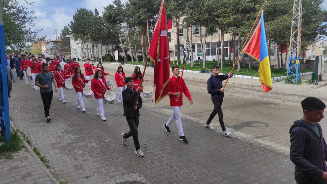 19 Mayıs Atatürk'ü Anma, Gençlik ve Spor Bayramı, ilçemizde düzenlenen törenle kutlandı.